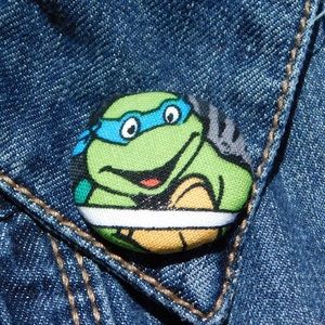 Ninja turtle lapel pin.